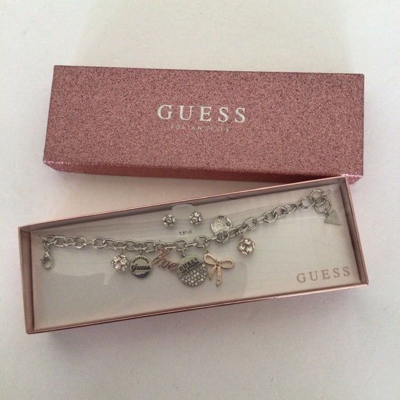GUESS CHARM BRACELET AND EARRINGS GIFT SET NWT - Picture 1 of 9